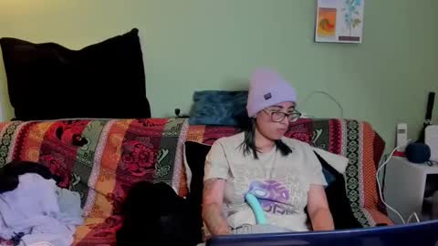 Snapshot of waningrosee chatting on 02.19.25 Waningrose  Lu online show from 02.19.25