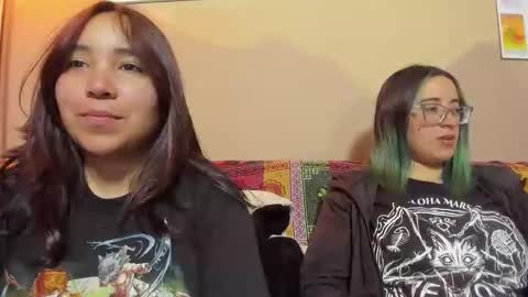 Snapshot of waningrosee chatting on 09.13.25 Waningrose  Lu online show from 09.13.25