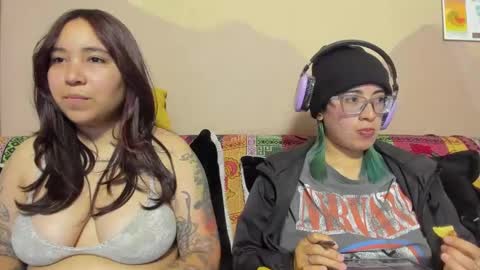 Snapshot of waningrosee chatting on 09.16.25 Waningrose  Lu online show from 09.16.25