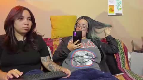 Snapshot of waningrosee chatting on 09.16.25 Waningrose  Lu online show from 09.16.25