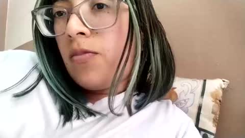 Snapshot of waningrosee chatting on 10.07.25 Waningrose  Lu online show from 10.07.25