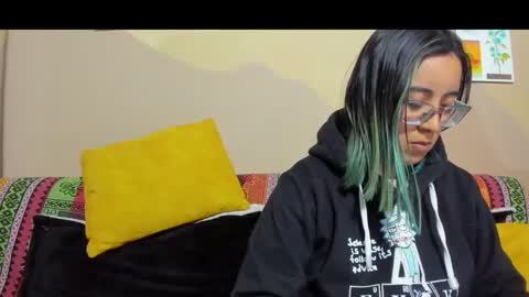 Snapshot of waningrosee chatting on 10.12.25 Waningrose  Lu online show from 10.12.25