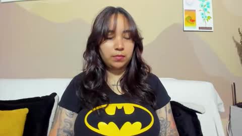 Snapshot of waningrosee chatting on 10.16.25 Waningrose  Lu online show from 10.16.25