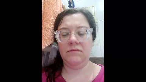 Snapshot of webgirl2 chatting on 10.05.25 Marina online show from 10.05.25