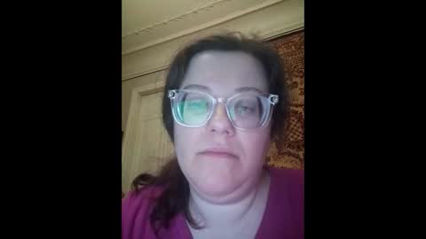 Snapshot of webgirl2 chatting on 10.11.25 Marina online show from 10.11.25