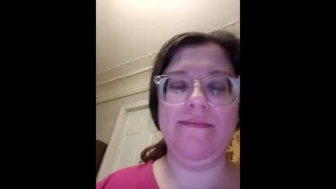 Snapshot of webgirl2 chatting on 10.25.25 Marina online show from 10.25.25