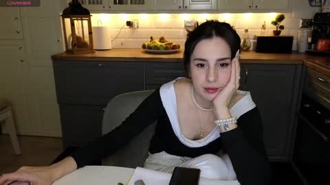 Snapshot of whats_her_name chatting on 01.12.25 Victoria Maria online show from 01.12.25