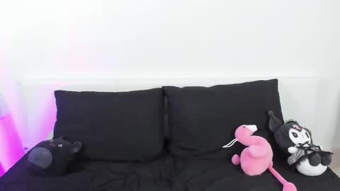 Snapshot of white_do11 chatting on 09.21.25 Bella online show from 09.21.25