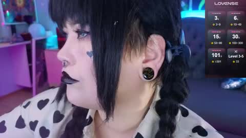 Snapshot of wickedxqueen chatting on 12.10.24 Laura  online show from 12.10.24
