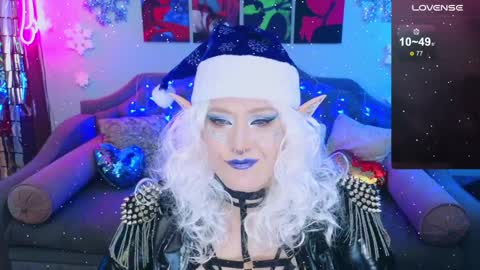 Snapshot of wickedxqueen chatting on 01.01.25 Laura  online show from 01.01.25