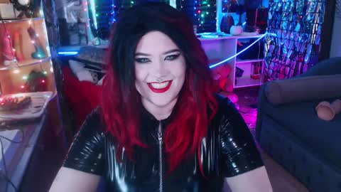 Snapshot of wickedxqueen chatting on 01.19.25 Laura  online show from 01.19.25