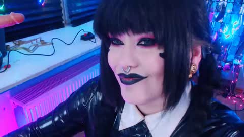 Snapshot of wickedxqueen chatting on 02.04.25 Laura  online show from 02.04.25