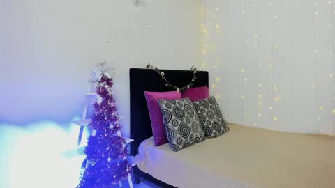Snapshot of wini_fer chatting on 12.31.24 Wini Fer online show from 12.31.24