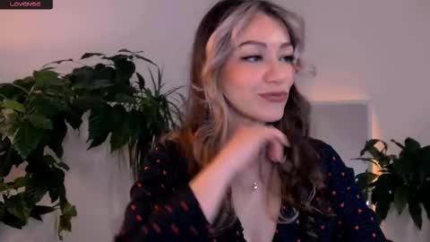 Snapshot of worldsbaby chatting on 09.14.25 worldsbaby online show from 09.14.25