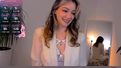 Snapshot of worldsbaby chatting on 10.25.25 worldsbaby online show from 10.25.25