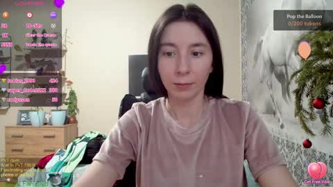Snapshot of wow_porno_ chatting on 12.25.24 Anna  online show from 12.25.24