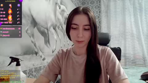 Snapshot of wow_porno_ chatting on 02.23.25 Anna  online show from 02.23.25