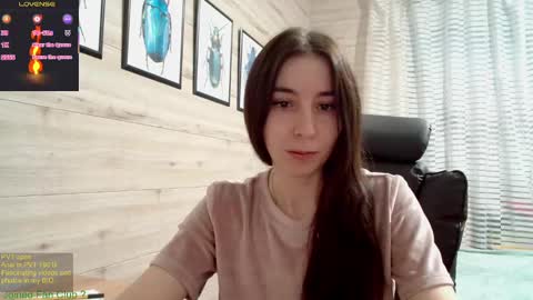 Snapshot of wow_porno_ chatting on 03.05.25 Anna  online show from 03.05.25