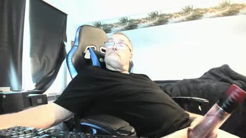 Snapshot of wowsers2022 chatting on 09.11.25 wowsers2022 online show from 09.11.25