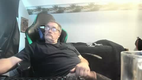 Snapshot of wowsers2022 chatting on 10.11.25 wowsers2022 online show from 10.11.25