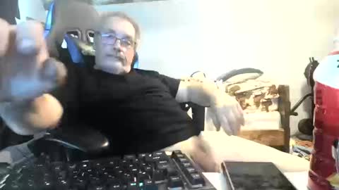 Snapshot of wowsers2022 chatting on 10.14.25 wowsers2022 online show from 10.14.25