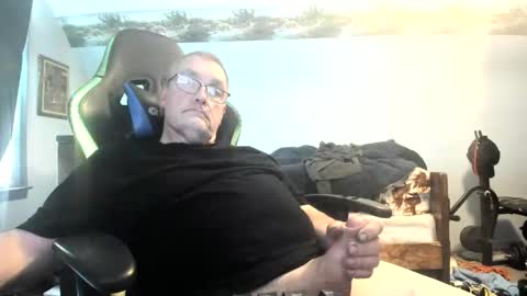 Snapshot of wowsers2022 chatting on 10.17.25 wowsers2022 online show from 10.17.25