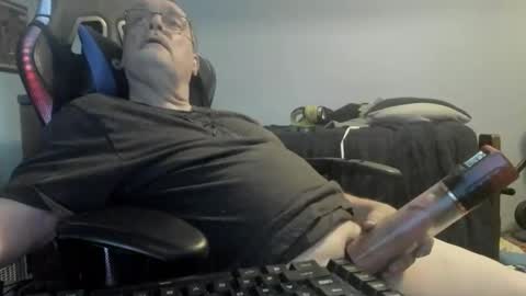 Snapshot of wowsers2022 chatting on 10.24.25 wowsers2022 online show from 10.24.25