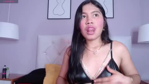 Snapshot of xaander_ chatting on 09.23.25 aurora online show from 09.23.25