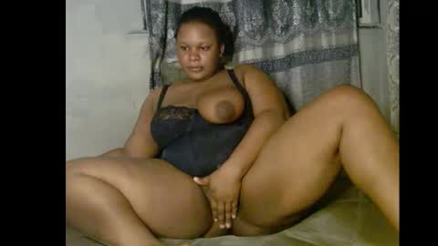 Snapshot of xcumxonxme chatting on 02.14.25 xcumxonxme online show from 02.14.25