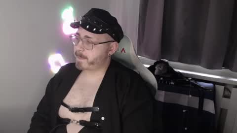 Snapshot of xfabian_love chatting on 10.25.25 F A B I A N online show from 10.25.25