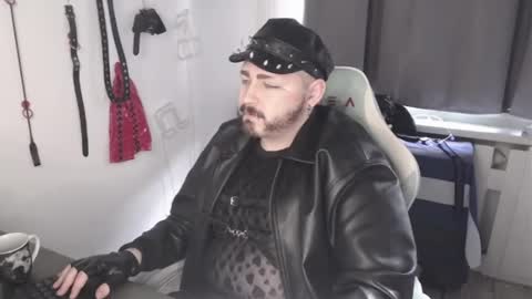 Snapshot of xfabian_love chatting on 10.29.25 F A B I A N online show from 10.29.25