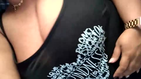 Snapshot of xxboobsiexx chatting on 10.21.25 xxboobsiexx online show from 10.21.25