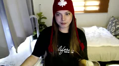 Snapshot of xxjulielovesyouxx chatting on 10.01.25 July online show from 10.01.25