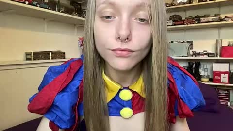 Snapshot of xxloveanastasia chatting on 10.16.25 LoveAnastasia online show from 10.16.25