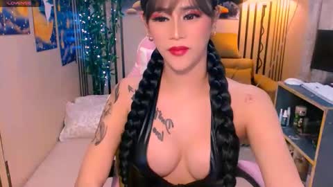Snapshot of xxmissjuliaxx chatting on 11.17.25 xxmissjuliaxx online show from 11.17.25