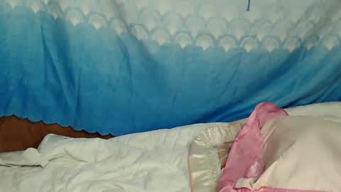 Snapshot of xxshantal chatting on 09.18.25 xxshantal online show from 09.18.25