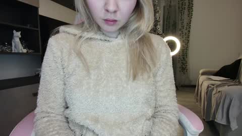 Snapshot of xxxhoneyxx chatting on 12.19.24 Onlyfanz online show from 12.19.24