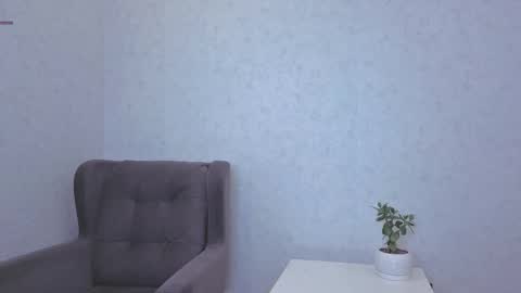 Snapshot of yana_squrel_22 chatting on 09.21.25 Yana online show from 09.21.25