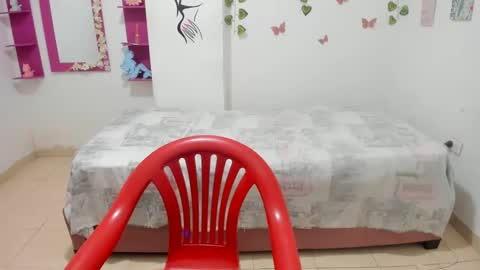 Snapshot of yeri_loop chatting on 11.04.25 yeri_loop online show from 11.04.25