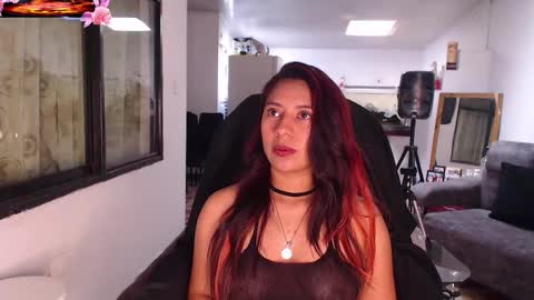 Snapshot of yes2802 chatting on 10.08.25 Yesi online show from 10.08.25