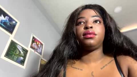 Snapshot of yes_mia_yes chatting on 02.16.25 gomez5 online show from 02.16.25