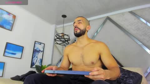 Snapshot of yiyo10_ chatting on 01.14.25 Yiyo online show from 01.14.25