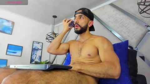 Snapshot of yiyo10_ chatting on 01.17.25 Yiyo online show from 01.17.25