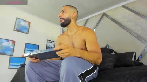 Snapshot of yiyo10_ chatting on 01.31.25 Yiyo online show from 01.31.25