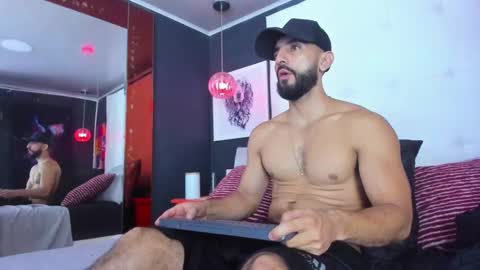 Snapshot of yiyo10_ chatting on 02.11.25 Yiyo online show from 02.11.25