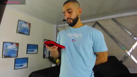 Snapshot of yiyo10_ chatting on 02.13.25 Yiyo online show from 02.13.25