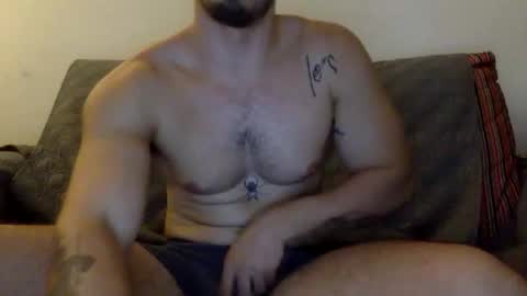 Snapshot of yngspaniard chatting on 09.11.25 yngspaniard online show from 09.11.25