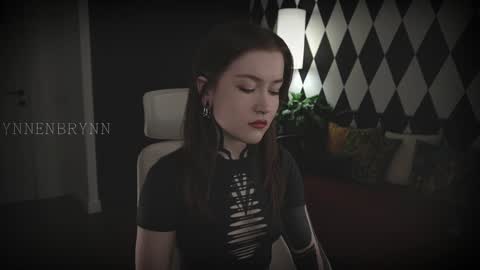 Snapshot of ynnenbrynn chatting on 01.15.25 ynnenbrynn online show from 01.15.25
