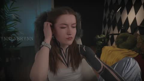 Snapshot of ynnenbrynn chatting on 01.29.25 ynnenbrynn online show from 01.29.25