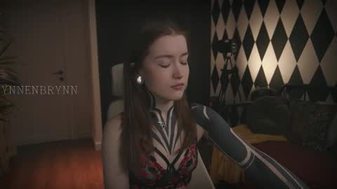 Snapshot of ynnenbrynn chatting on 02.15.25 ynnenbrynn online show from 02.15.25